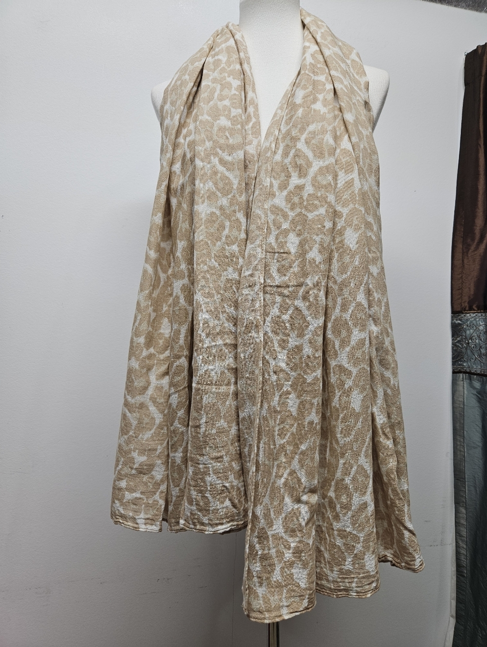 Aerie Leopard Print Scarf Lightweight Animal Print Wrap Shawl - Picture 2 of 10